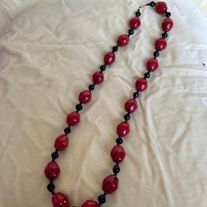 KAZURI AFRICAN CERAMIC BEAD NECKLACE - RED AND BLACK